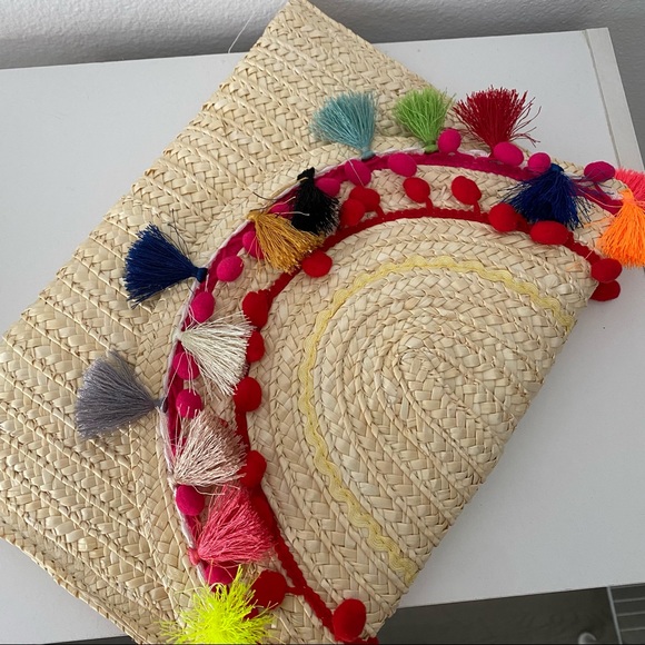 Pom Pom straw clutch - Picture 6 of 8